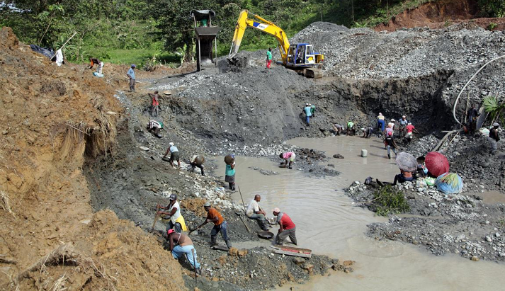There is a tension brewing at Asamama in the Atiwa District in the Eastern Region as illegal miners have threatened that they would no longer sit unconcerned for land guards to intimidate them into quitting the work that feeds them.